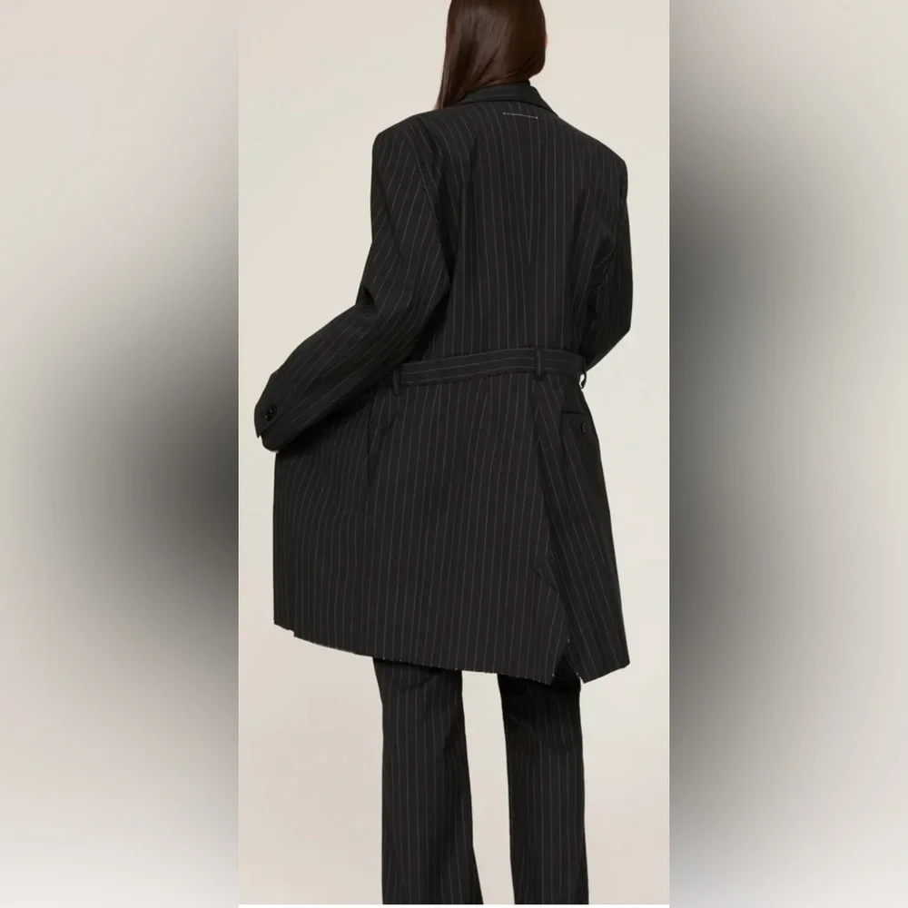 Maison Martin Margiela Gray Pinstripe Blazer with Tailored Silhouette - Picture 3 of 8